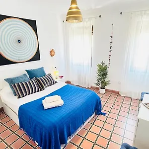 Cozy Town House With Terrace And Free Wifi Сasa de vacaciones